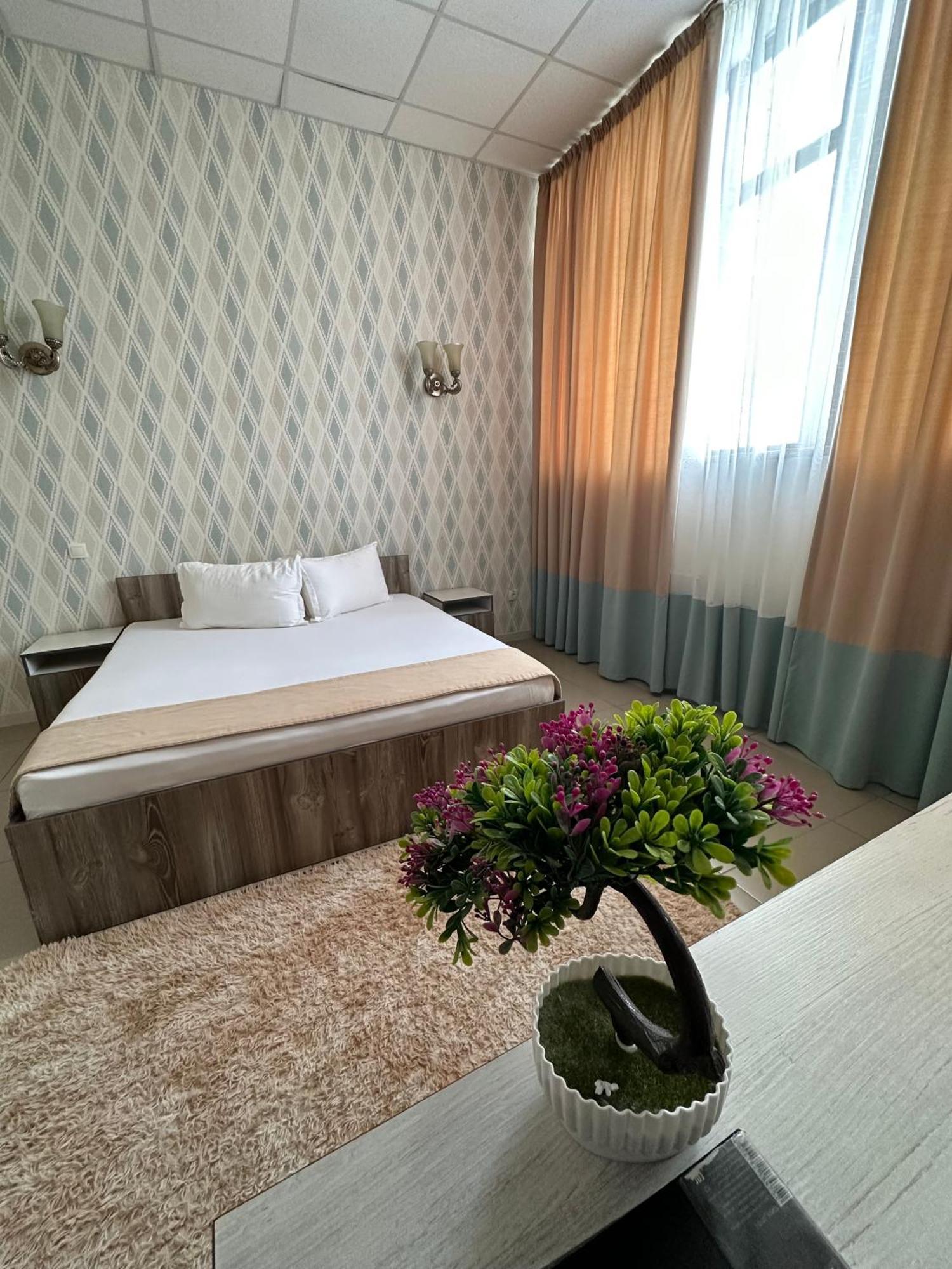 Tarlan Hotel Актау Экстерьер фото