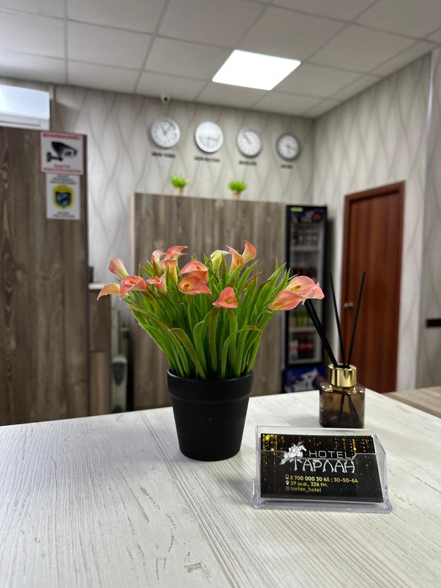 Tarlan Hotel Актау Экстерьер фото